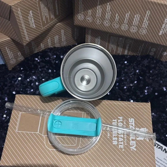 Stanley Turquoise and Gold Patterned tumbler - Picture 5 of 10